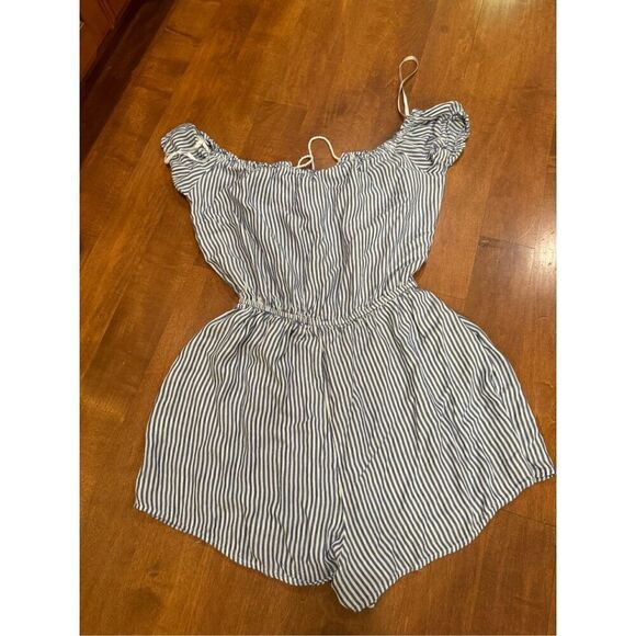 Woman’s boutique love fire romper - Picture 4 of 4
